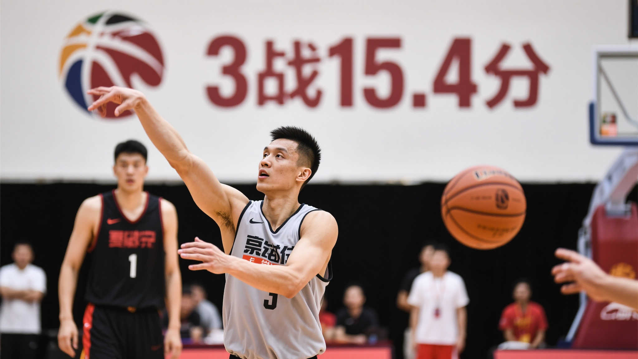 郭艾伦夏季联赛高光表现:3场均砍15.4分闪耀NBA赛场 郭艾伦夏季联赛高光表现:3场均砍15.4分闪耀NBA赛场